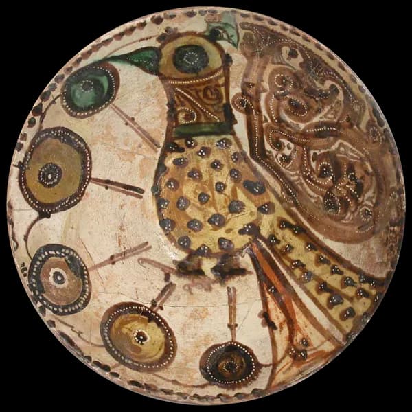 Earthenware bowl painted with a bird